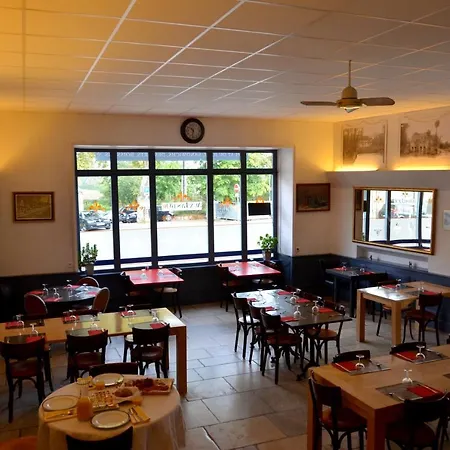 Aux Lys D'or Otel 2*