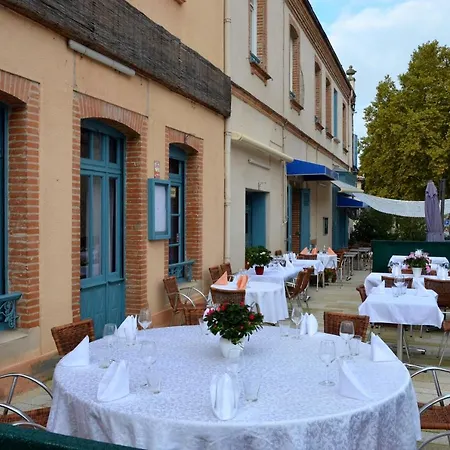 Otel Aux Lys D'or 2*