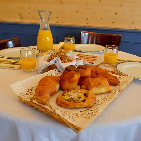 Aux Lys D'or Hotel Realville