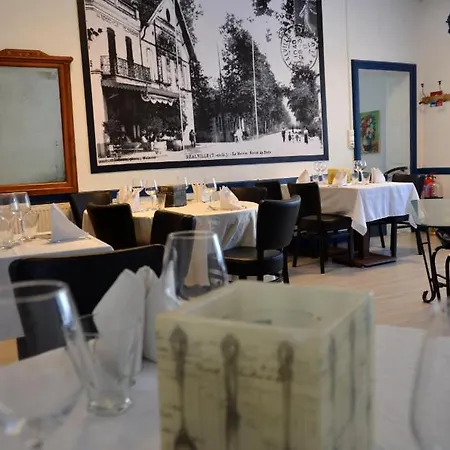 Aux Lys D'or Hotel 2*