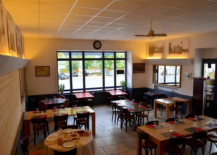 Aux Lys D'or Hotel 2*