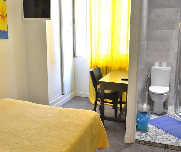 Aux Lys D'or Hotel 2*