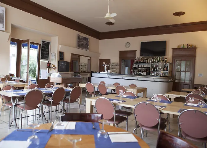 Aux Lys D'or Hotel 2*