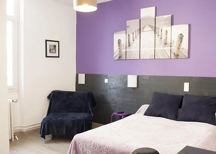 Aux Lys D'or Hotel 2*