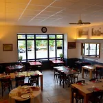 Aux Lys D'or Hotel 2*