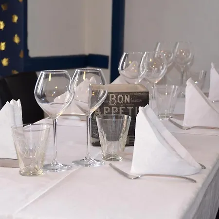 Aux Lys D'or ホテル