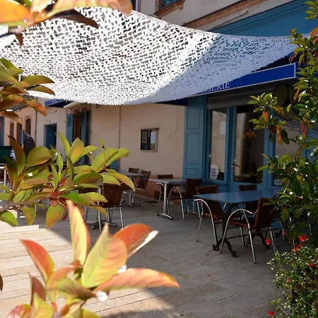 奥斯利朵酒店 2* Réalville