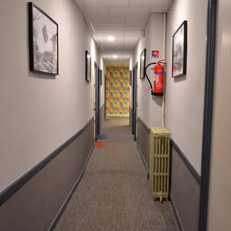 Aux Lys D'or ホテル