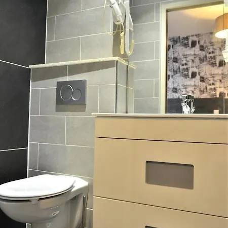 ホテル Aux Lys D'or 2*