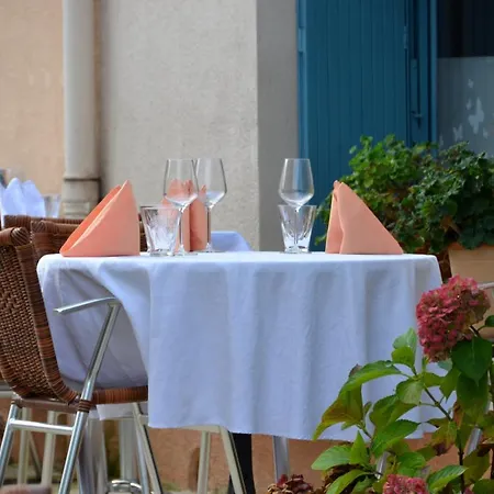 Aux Lys D'or Hotel