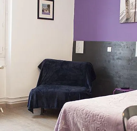 Aux Lys D'or ホテル 2*