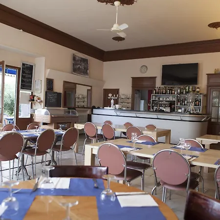 Aux Lys D'or ホテル 2*